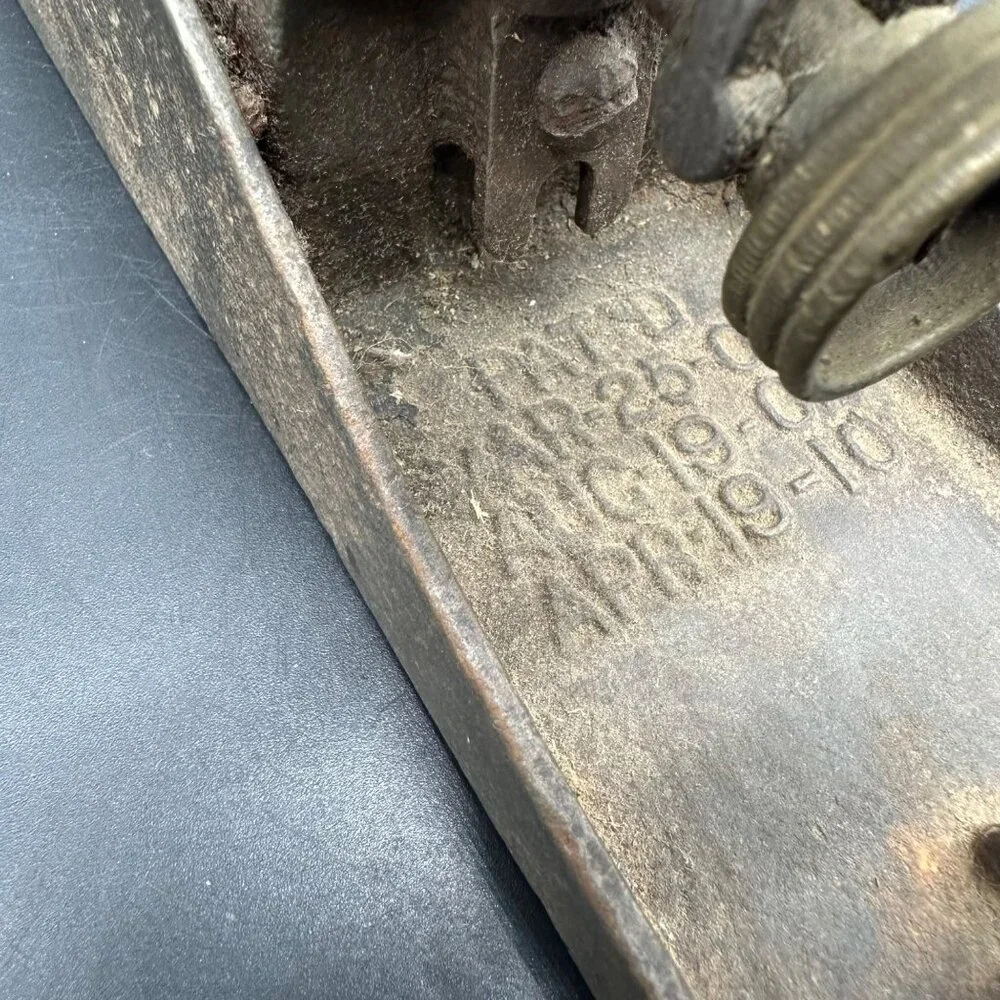 Antique Bailey No 4 Wood Plane Smoothing Hand Tool Manual Rustic 1910 READ - Picture 9 of 13
